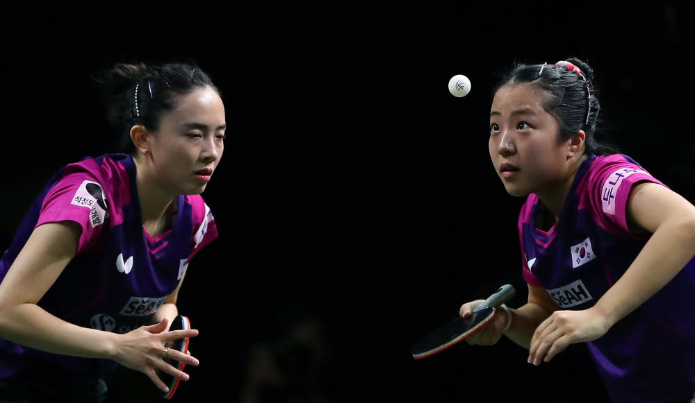 5月27日，田志希/申裕斌（右）在2023年世界乒乓球锦标赛女子双打决赛中。新华社记者 王东震 摄