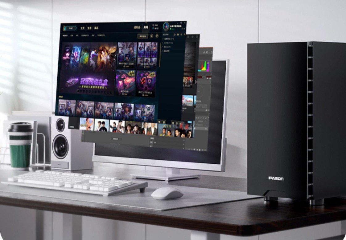 桌子上的电脑和电视