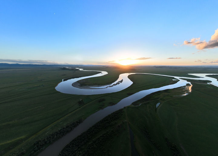 这是在四川省阿坝藏族羌族自治州若尔盖县唐克镇拍摄的黄河九曲第一湾