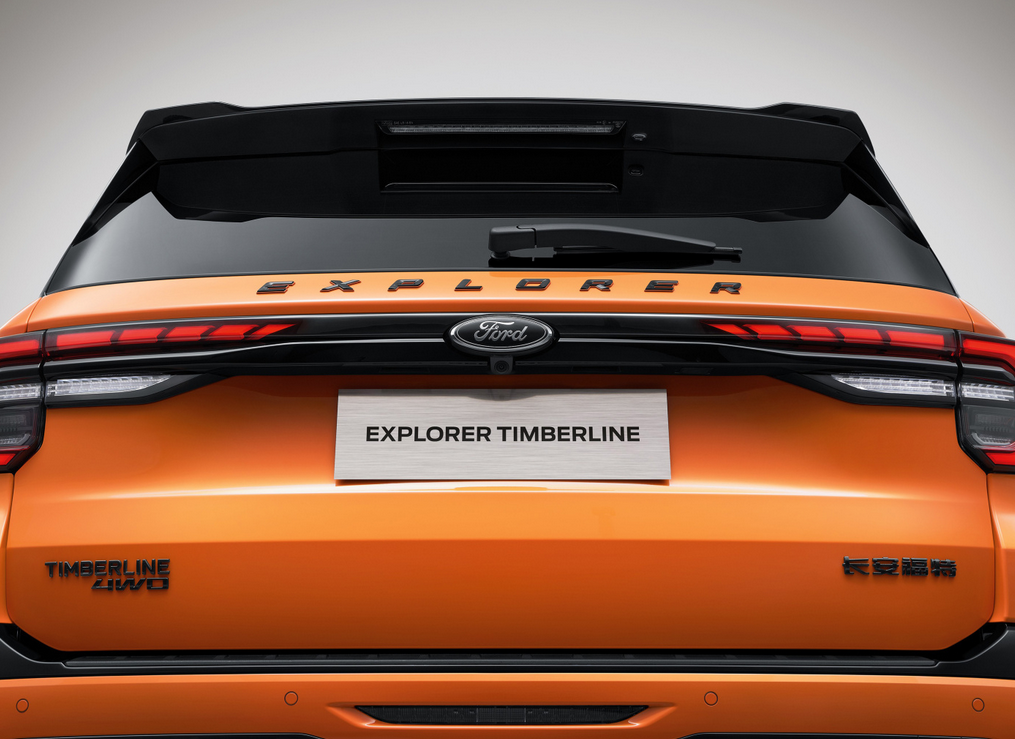 去远方的车有了 福特探险者昆仑巅峰版 6座和7座都是39.98万元