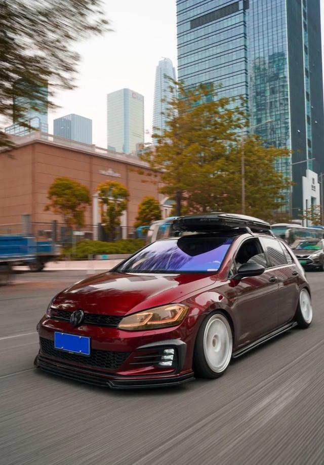 400匹马力的大众75代高尔夫gti玩姿态车主颜值跟性能我都要