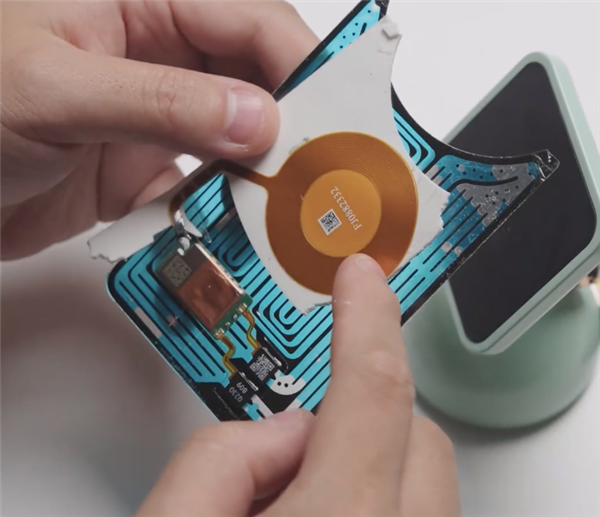 299元超值!华为Mate 60 Pro微泵液冷手机壳首拆:居然暗藏芯片