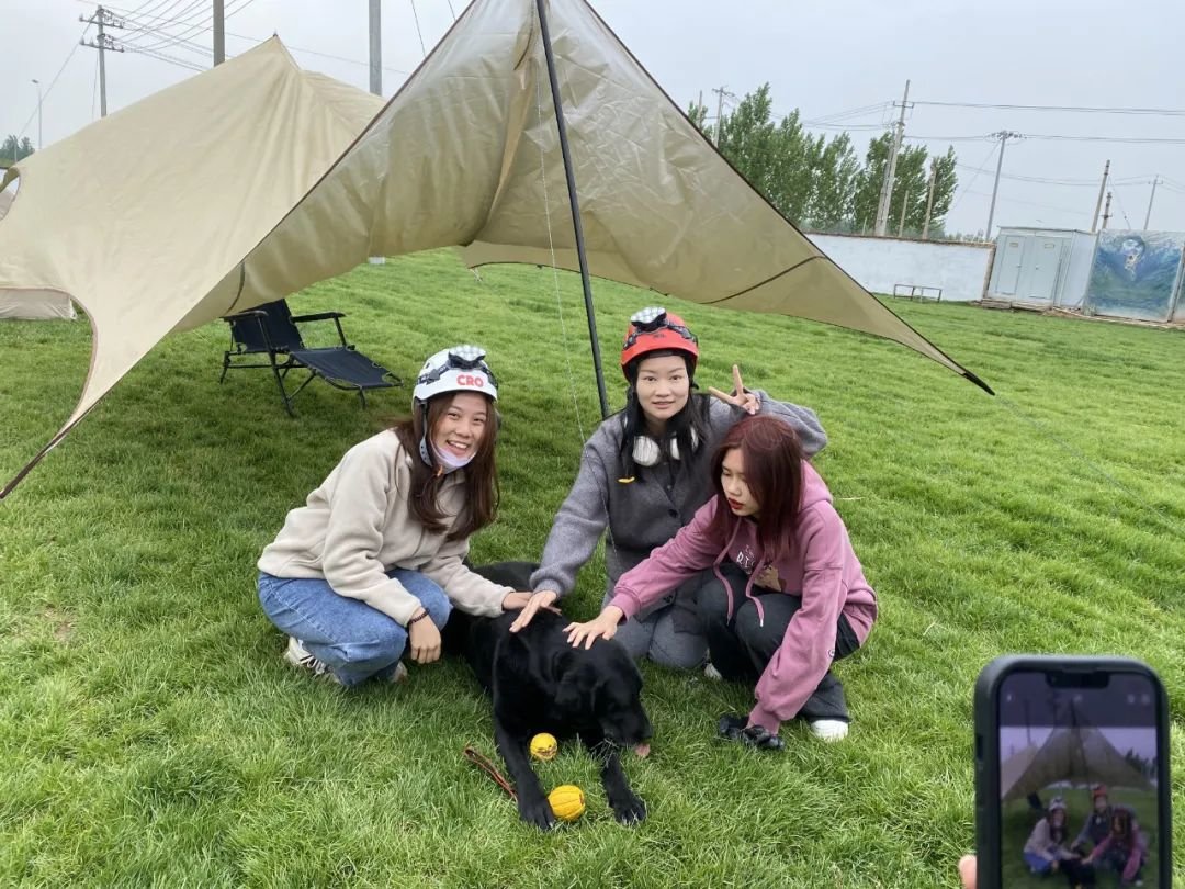 北大学子参访CRO 搜救犬中心。受访者供图。