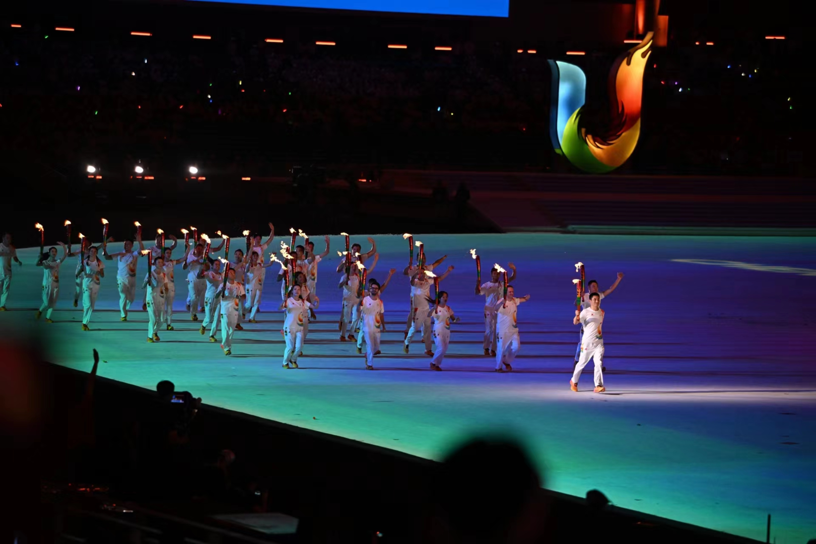 航天员、冠军、大学生……成都大运会开幕式上的31棒火炬手,来自五湖四海_凤凰网