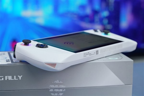掌上爽玩3A大作!华硕ROG Ally游戏掌机图赏