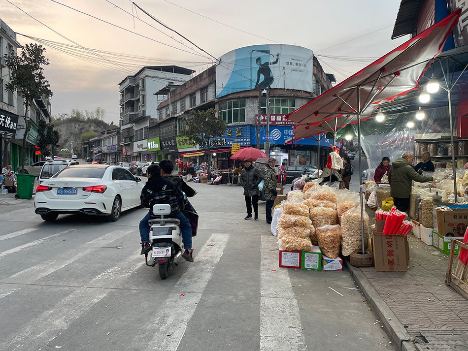 春节前后的一个江西小镇：走过疫情，生活一步步回归正常