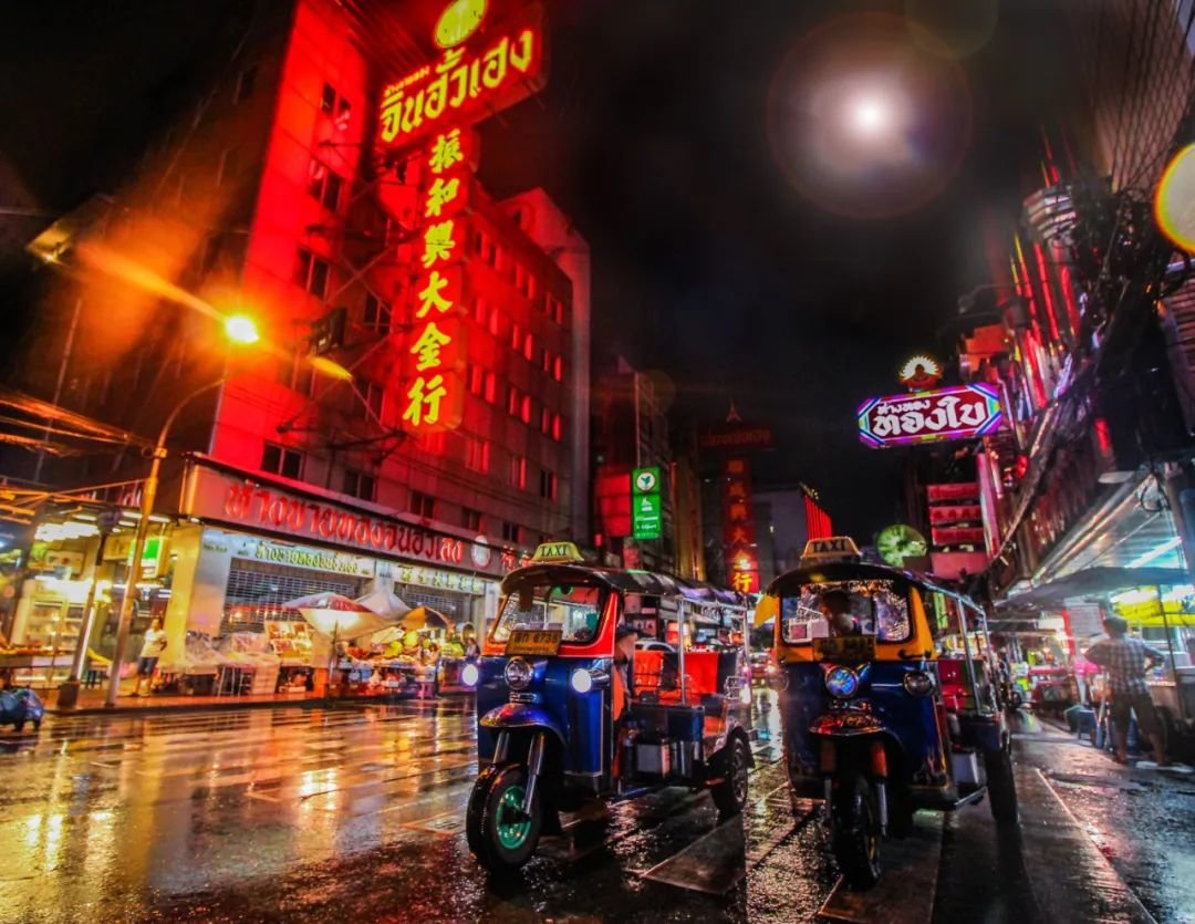 2023年3月，泰国曼谷旅游胜地核心区严重堵车，困扰民众 / 视觉中国