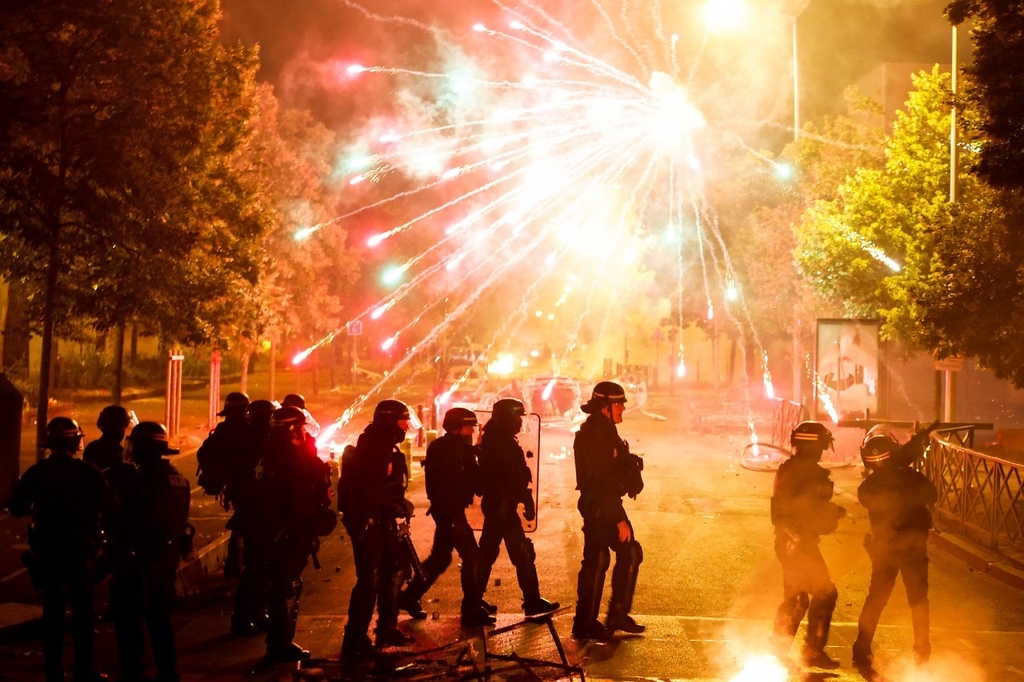 当地时间6月30日晚间，法国巴黎郊区楠泰尔市发生骚乱 图自IC photo