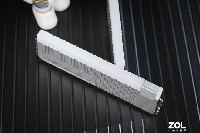 【有料评测】七彩虹CVN银翼DDR5-6000 64GB评测 高容量超频潜力优秀