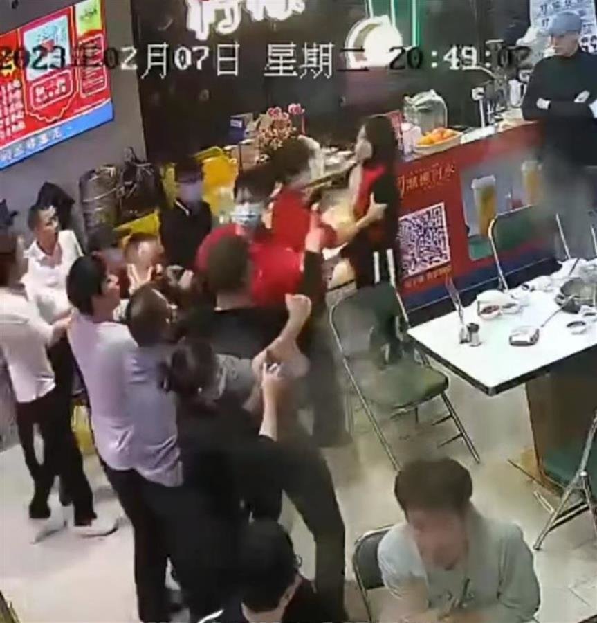 冲突现场(图片来源:视频截图)