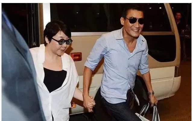 梁家辉与妻子江嘉年