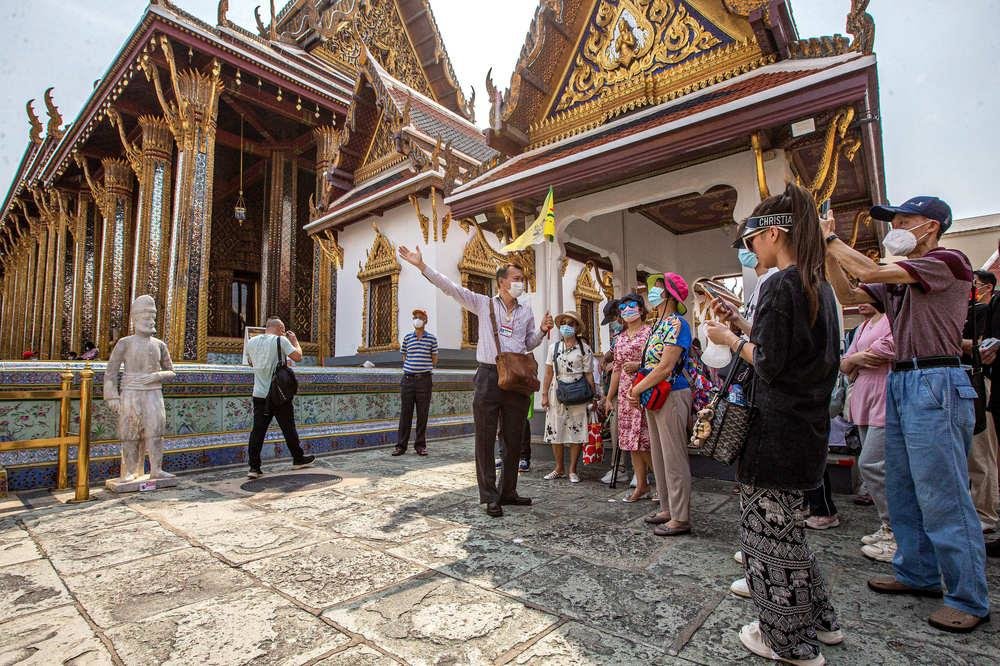 △2023年2月，中国游客在泰国近距离感受当地文化。