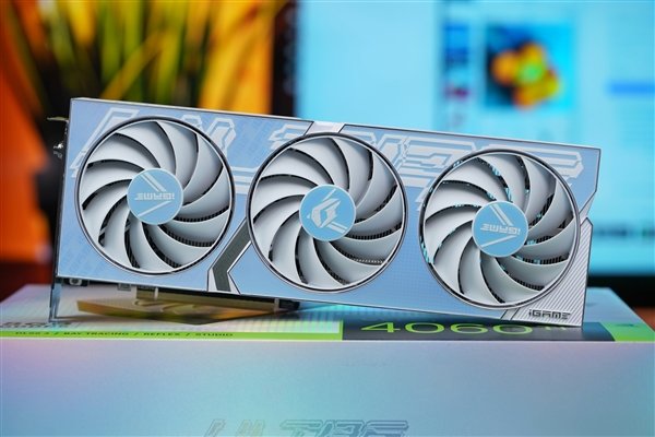 高颜值波普风!七彩虹RTX 4060 Ti Ultra W OC显卡图赏