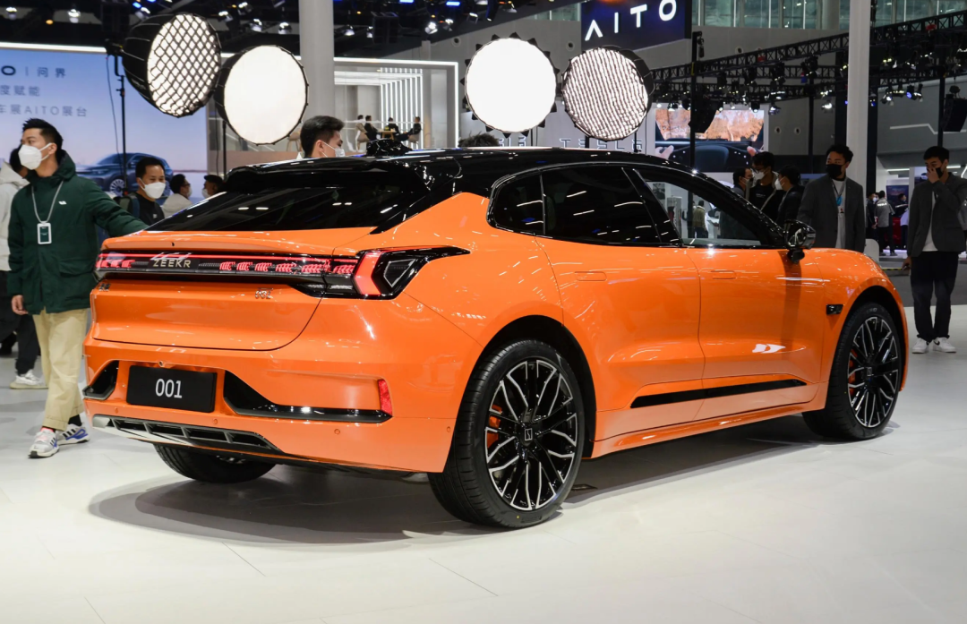 新款极氪001实车现身,配激光雷达+保时捷同款仪表,续航超1000km_凤凰网汽车_凤凰网