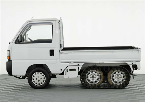 性能超越奥迪“夸戳”!本田推出雪地专用小卡:采用6×6履带驱动