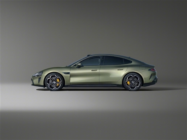 小米汽车SU7海湾蓝/橄榄绿/雅灰实拍图对比!你最喜欢哪一款