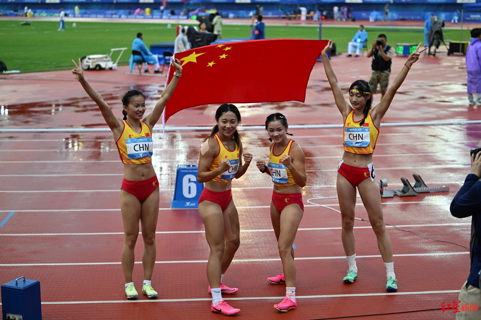 女子4×100米接力夺冠！中国队“奇兵”葛曼棋：观众的欢呼让我感动到起鸡皮疙瘩