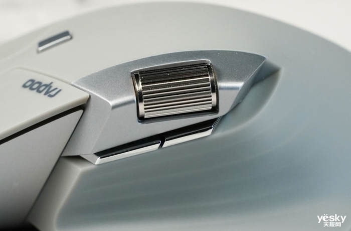 M+无线跨屏技术 霍尔磁感应侧滚轮 雷柏MT760L多模无线鼠标评测