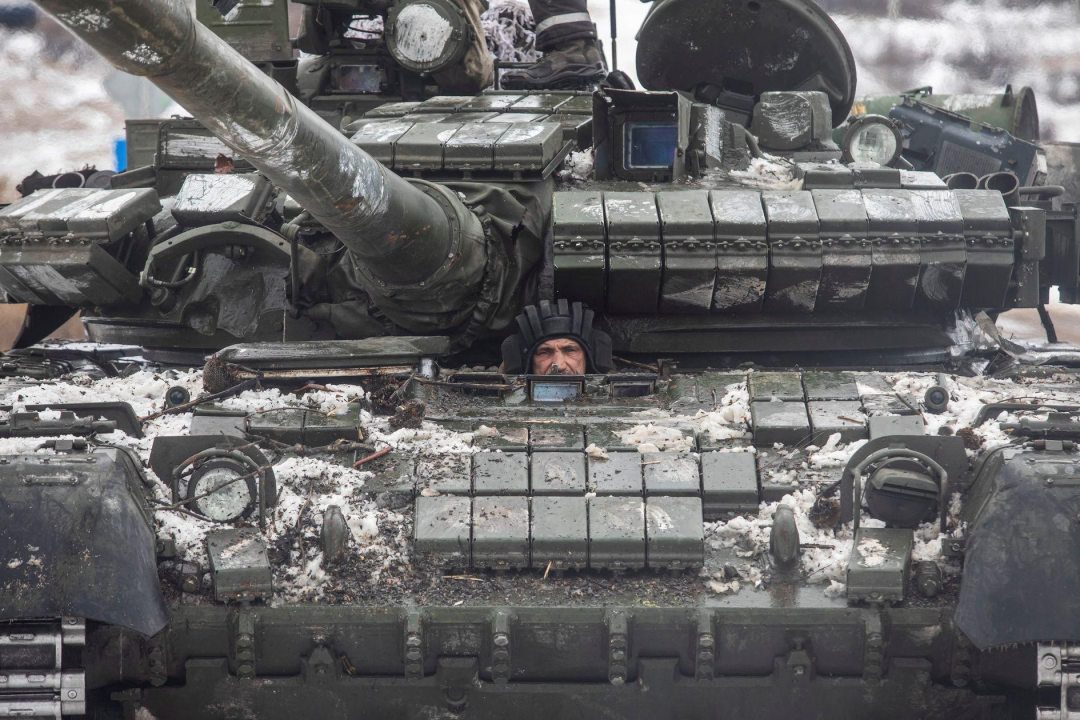 ◆巴赫穆特城外的乌军坦克