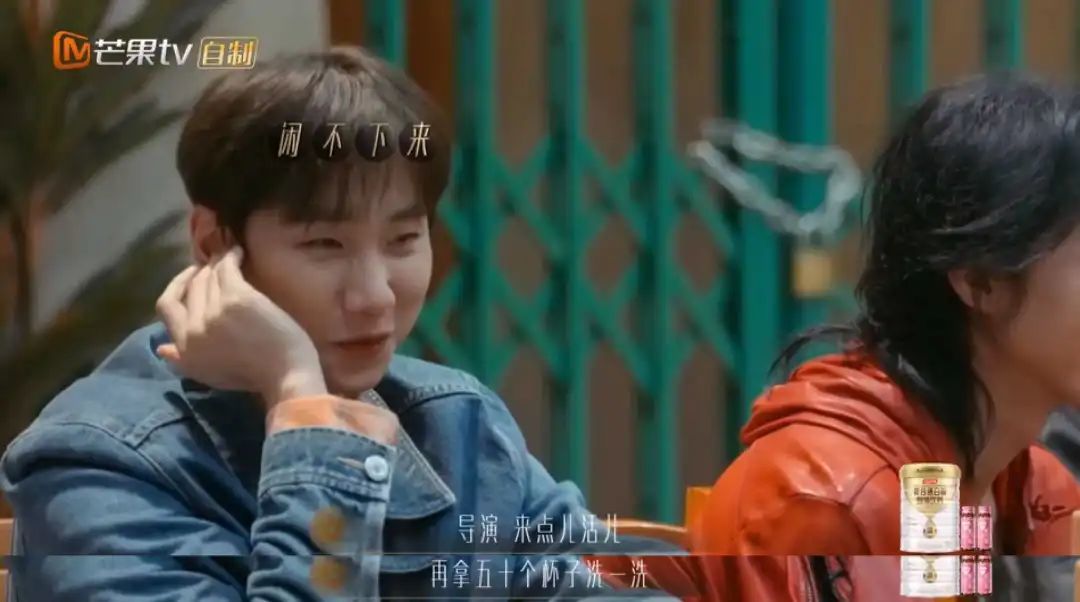 一句话都不说？以为她被孤立了…