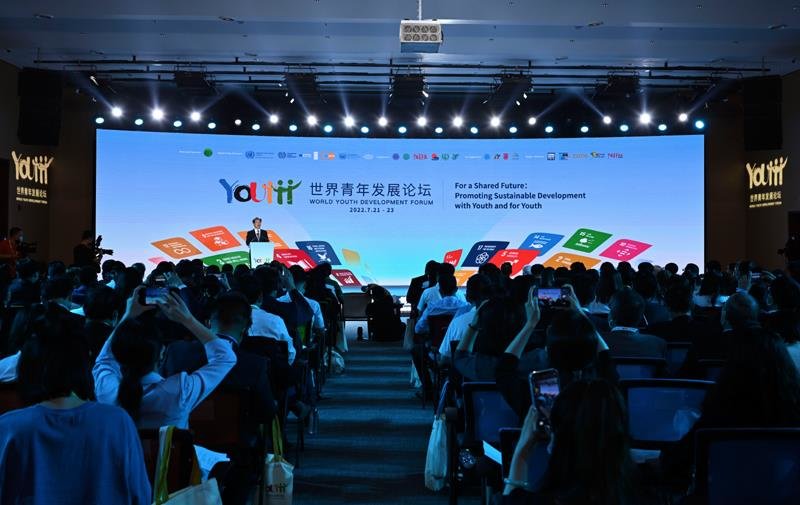△2022年7月21日，世界青年发展论坛在北京开幕。100多位中外嘉宾和100多个国家约2000名青年代表通过线上线下方式参加会议。