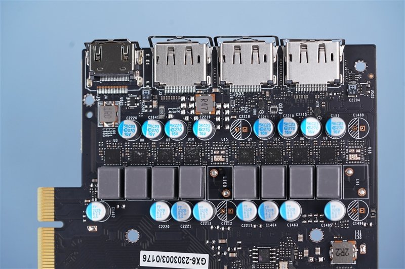 纤薄身材也能满血发挥!耕升RTX 4070踏雪评测:2K游戏通吃的高颜值显卡