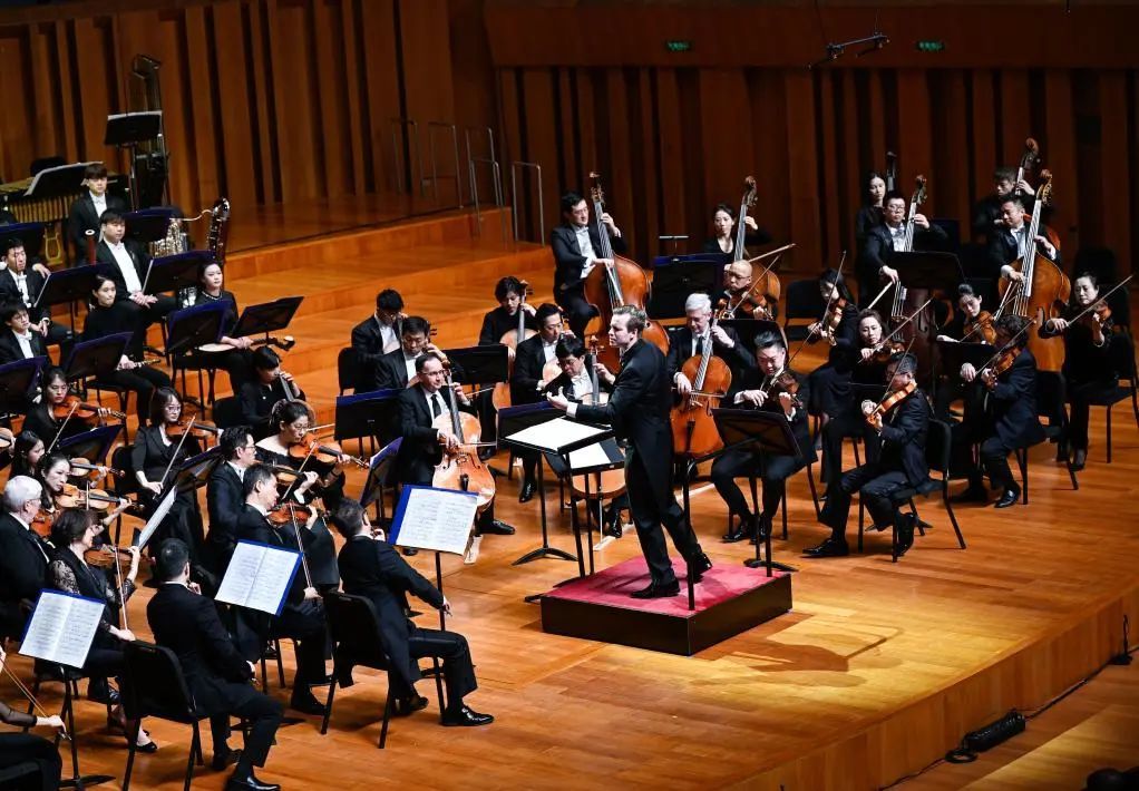 11月10日“跨越半个世纪的友谊”——纪念费城交响乐团访华50周年音乐会在北京举行。新华社记者 申宏 摄
