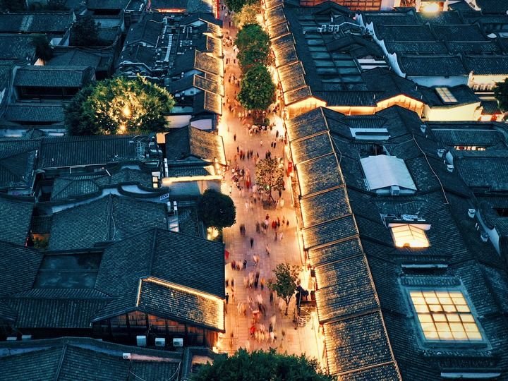 福州三坊七巷历史文化街区南后街游人如织（2021年7月10日摄）。新华社记者 姜克红 摄
