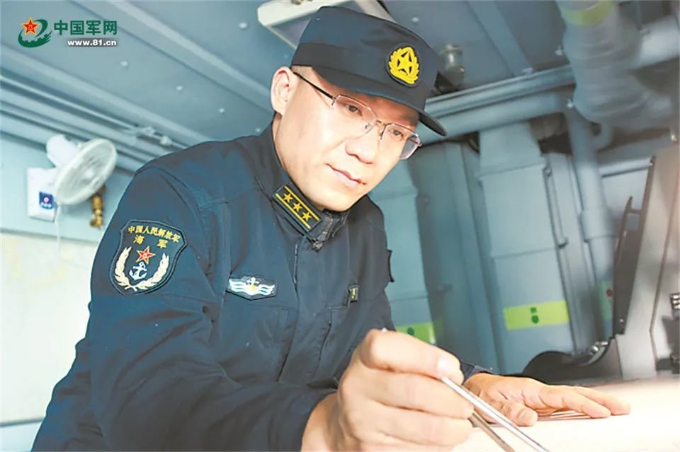 军队代表委员风采录丨太原舰舰长吴仲戈:执戈远航卫和平_凤凰网资讯_凤凰网