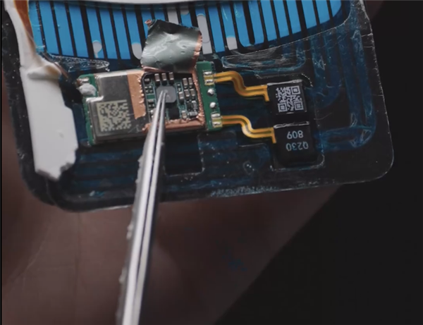 299元超值!华为Mate 60 Pro微泵液冷手机壳首拆:居然暗藏芯片