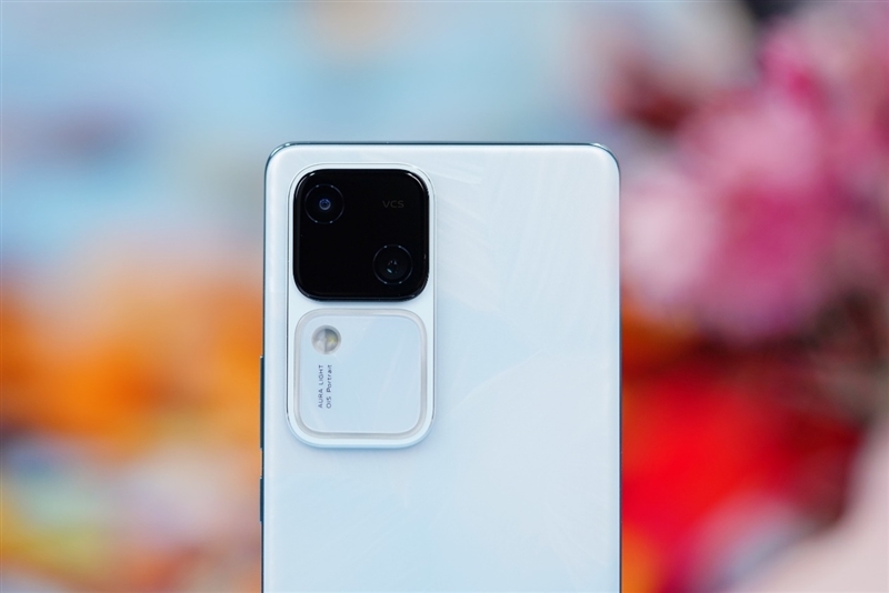 8mm机身下的续航王者!vivo S18评测:5000mAh超薄蓝海电池 轻松用一天半