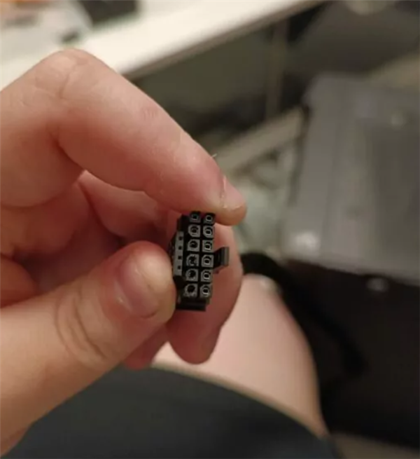 Intel推新版12VHPWR电源接口:新结构解决烧毁问题