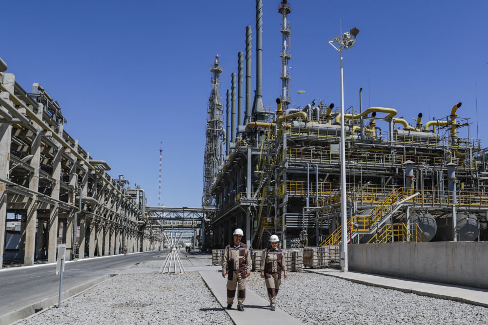 这是去年8月18日在乌兹别克斯坦纳沃伊市拍摄的纳沃伊氮肥股份公司聚氯乙烯工厂。