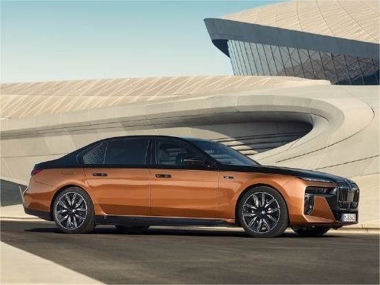 宝马最贵电动轿车!全新BMW i7 M70上市:起售价263万元