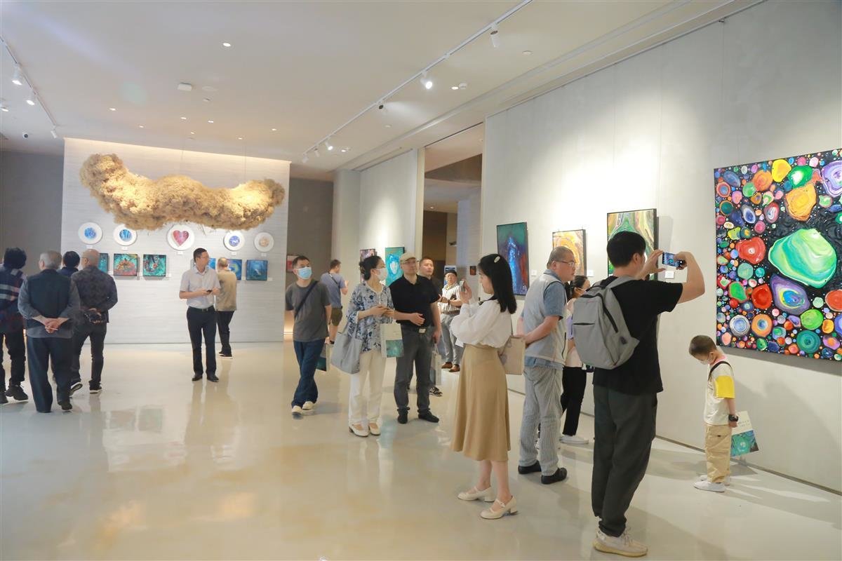 幻化的图像——王娟娟作品展在汉开幕