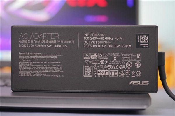 18英寸大屏+RTX 40系显卡!ROG枪神7 Plus超竞版图赏