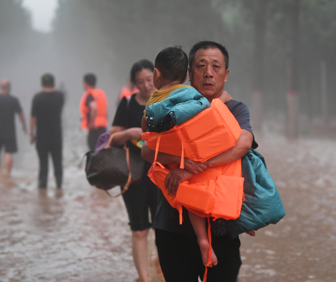 2023年8月1日，河北涿州，刁窝镇塔照村附近被洪水淹没，受困民众陆续获救。