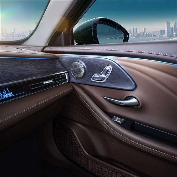 12.99万起!奇瑞艾瑞泽8高能版上市:2.0T硬刚长安UNI-V、影豹R