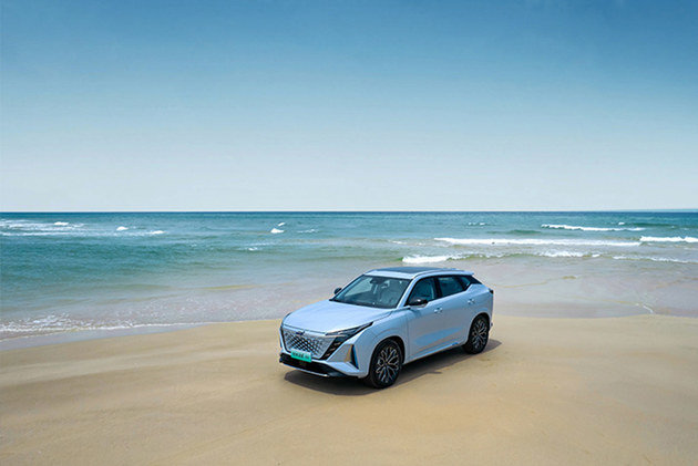 蓝电品牌首款车型蓝电E5售价13.99万起，油车价格电车驾享