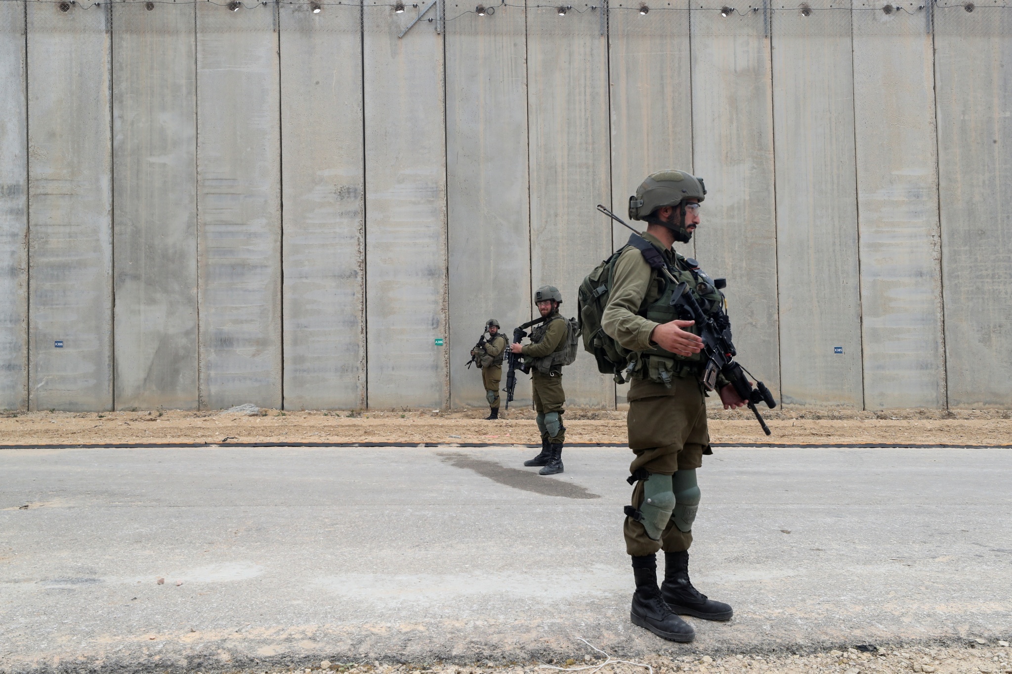 当地时间2021年12月7日，以色列经过3年多施工，巴勒斯坦加沙地带的“智能”隔离墙修建完成。