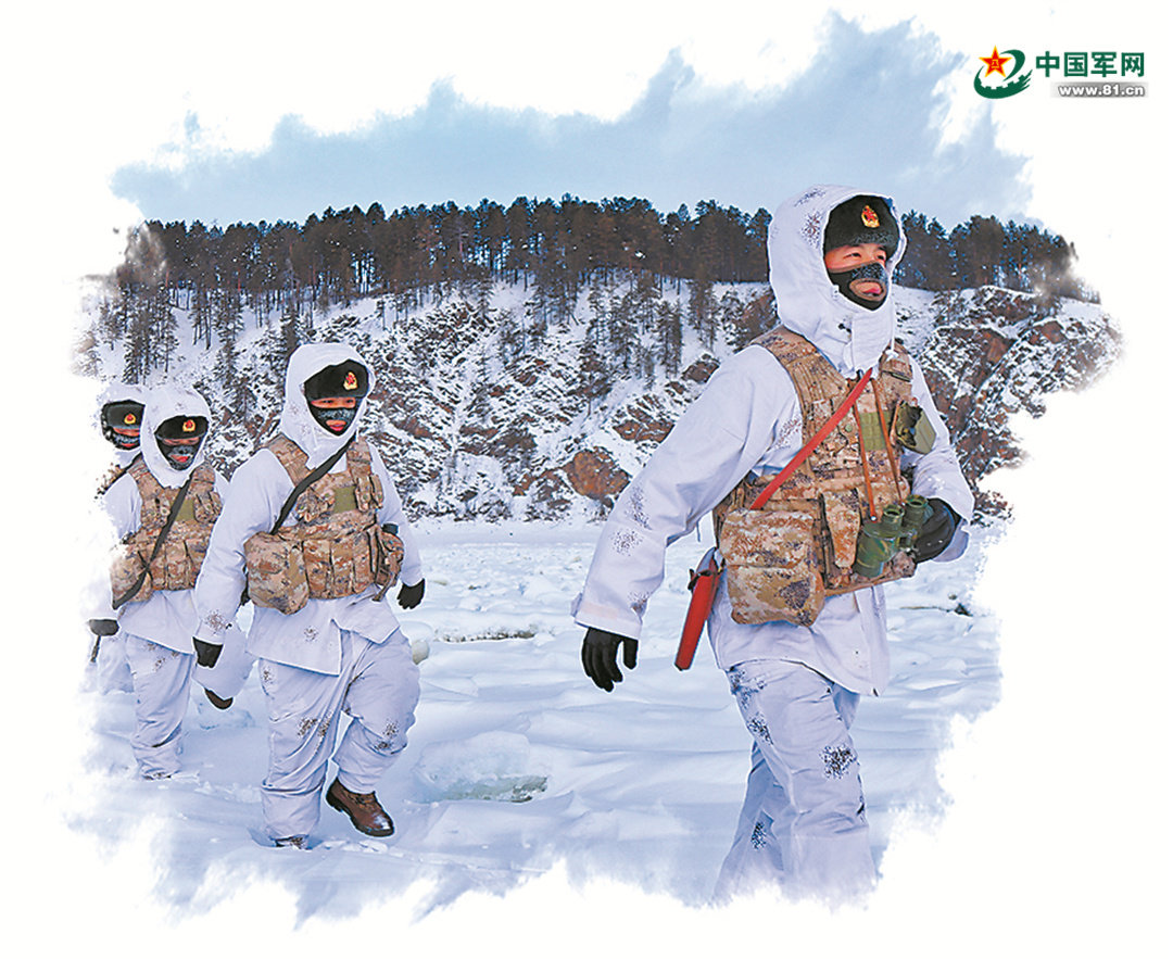 陆军某边防旅"黑河好八连"党员骨干带队巡逻在黑龙江畔.邹德勇 摄