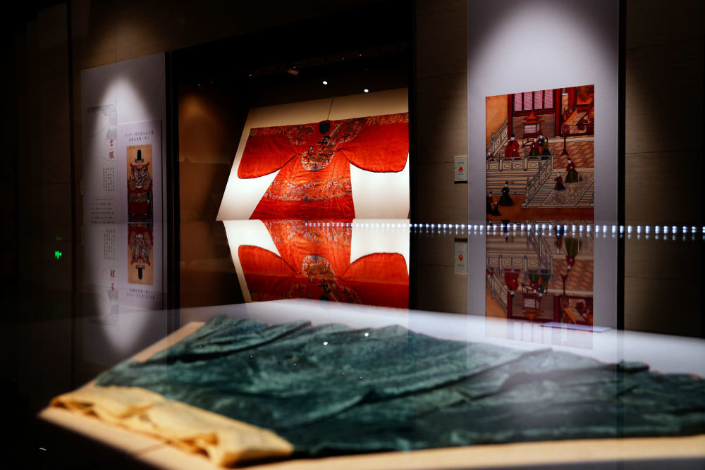 5月8日,山东曲阜孔子博物馆“齐明盛服——明代衍圣公服饰展”。新华社记者郭绪雷 摄