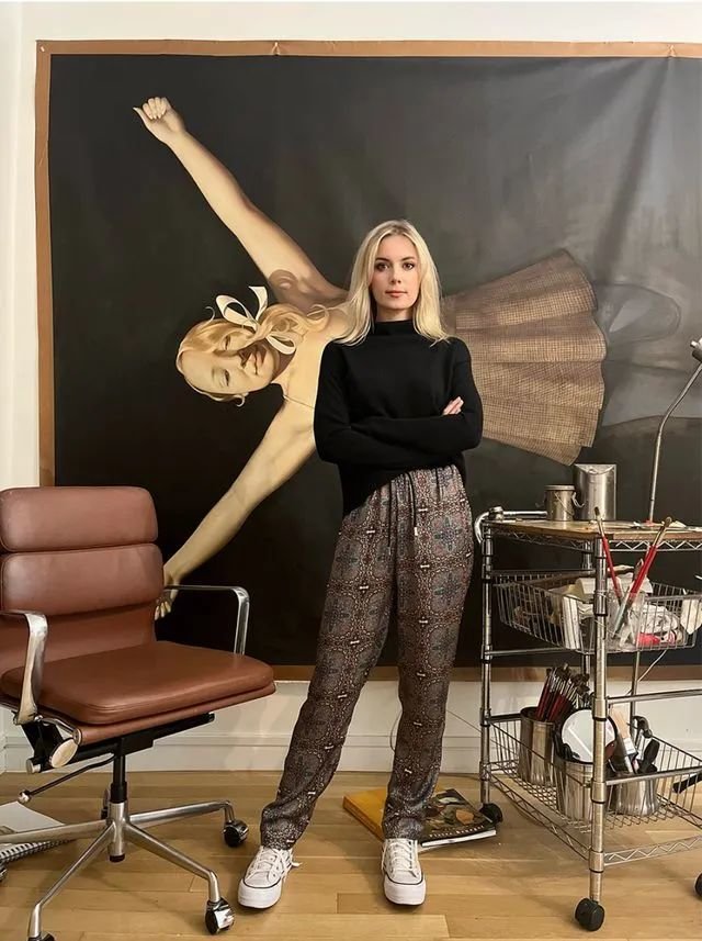 27岁画作暴涨100多倍,她和77岁画廊大佬谈“忘年恋”:年轻真好…