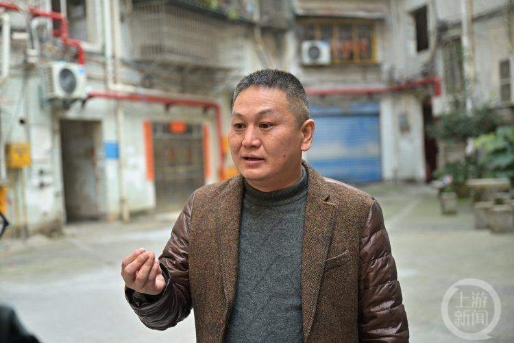 △向斌退伍后也被父亲向旭阳劝上山