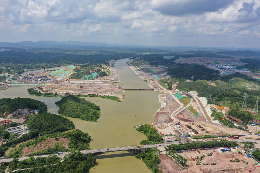 这是7月23日拍摄的建设中的平陆运河青年枢纽。新华社记者 曹祎铭 摄