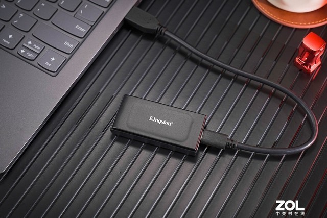 【有料评测】金士顿XS1000移动固态硬盘评测 高速移动存储典范
