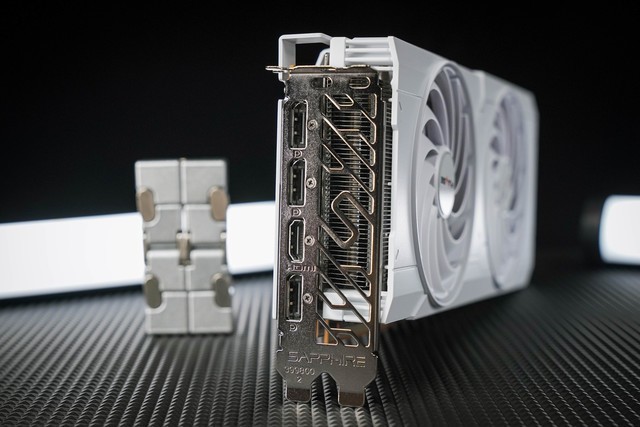 蓝宝石RX 6750 GRE极地版显卡评测 一张优秀的准2K显卡