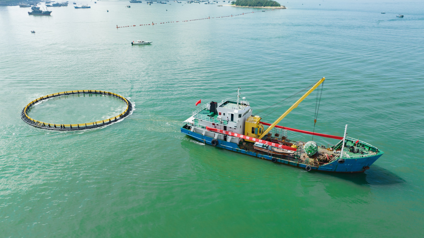 今年8月,汕尾三个现代化海洋牧场项目开工,标志着汕尾深远海养殖实现