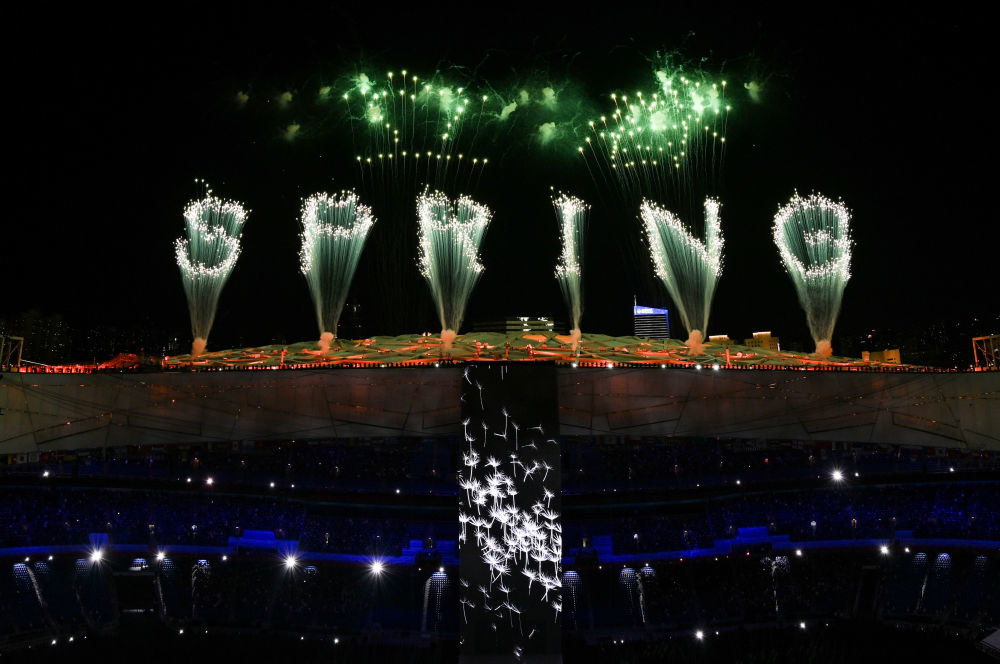 2022年2月4日，第二十四届冬季奥林匹克运动会开幕式在北京国家体育场举行。这是焰火表演。新华社记者 宋彦桦 摄