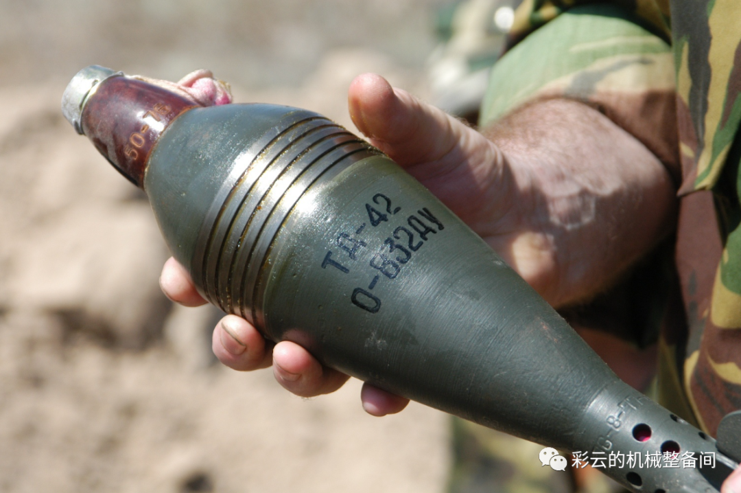 迫击炮弹发射药是怎么点燃的？装药号数是怎么调整的？_凤凰网